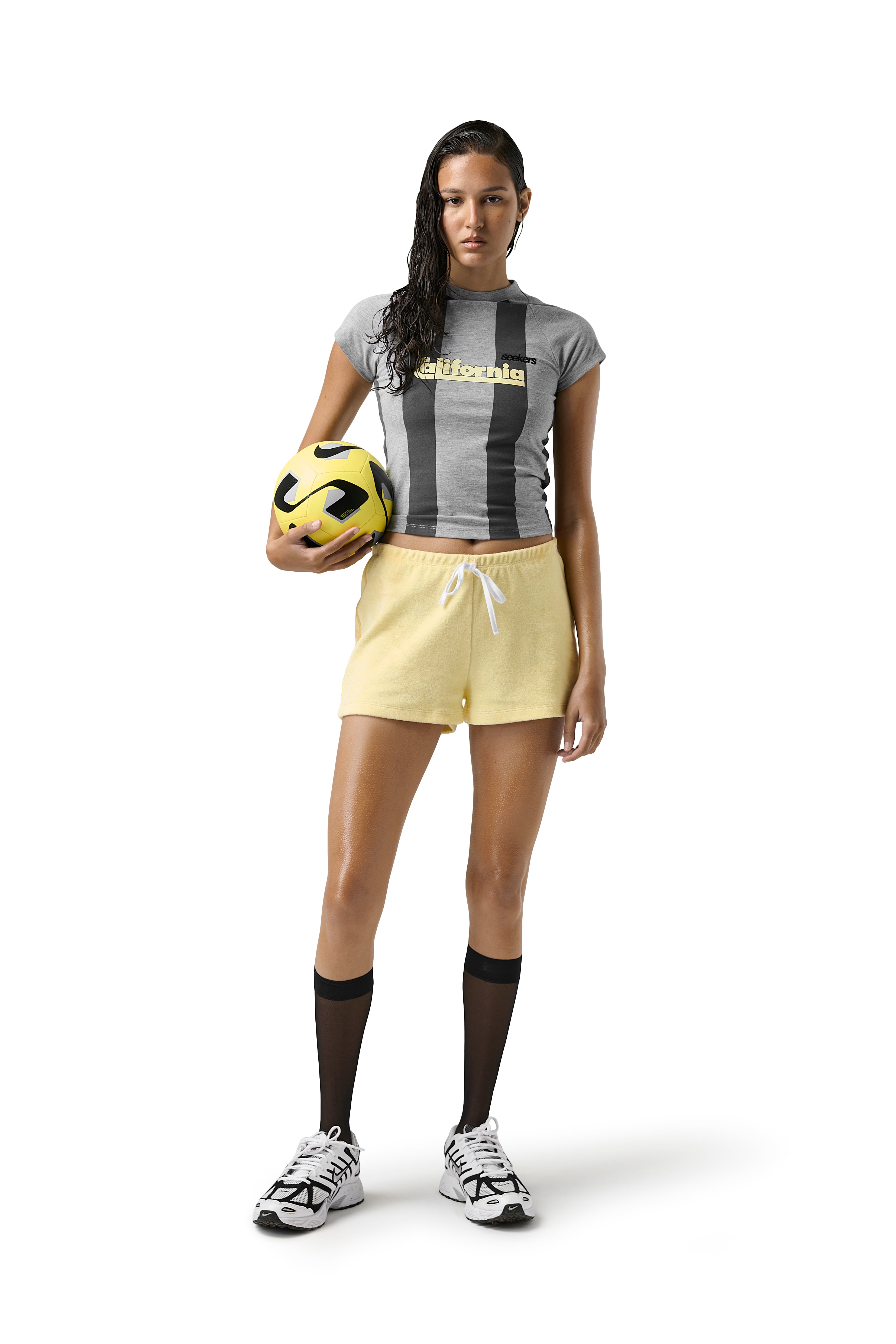 Model Scarlett is 5'8" and wears size S.